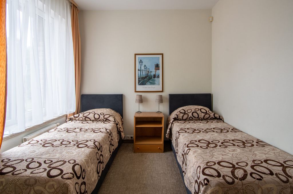 Standard room with twin beds and work desk near Vilnius airport, Amicus Hotel Vilnius